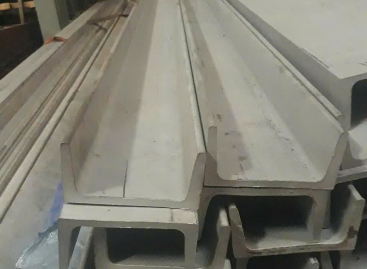 U ĐÚC INOX 304 - 140 x 58 x 5.5 x 6M