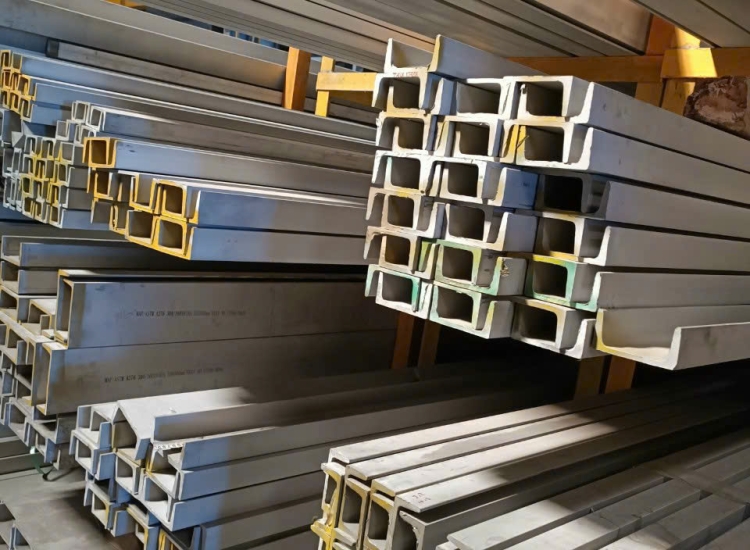 U ĐÚC INOX 304 - 140 x 58 x 6.5 x 6M