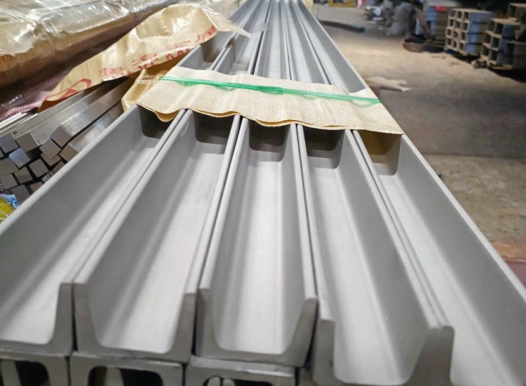 U ĐÚC INOX 304 - 120 x 58 x 6.0 x 6M