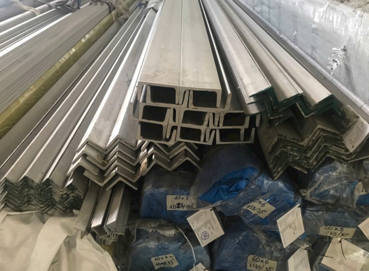 VÊ ĐÚC INOX 304: 75 x 75 x 6.0 x 6 M