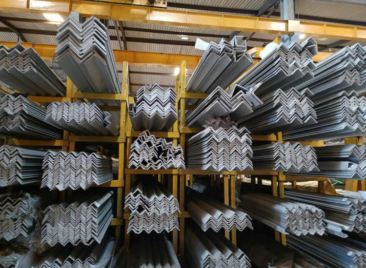 VÊ ĐÚC INOX 304/304L: 50 x 50 x 3.0 x 6 M