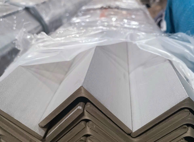 VÊ ĐÚC INOX 304: 50 x 50 x 6.0 x 6 M