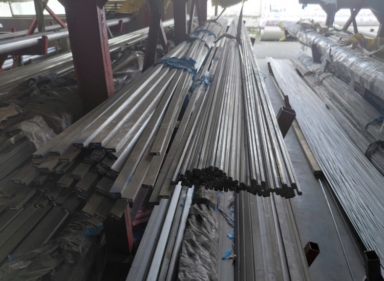 THANH LA ĐÚC 304 SỌC XƯỚC : 50 x 12 x 4000/6000MM/HL- LẬP LÀ INOX - Stainless Steel Flat Bar