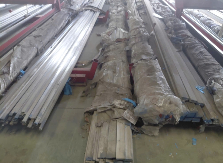 THANH LA ĐÚC 304 SỌC XƯỚC : 65 x 3.0 x 4000/6000MM/HL- LẬP LÀ INOX - Stainless Steel Bar Flat